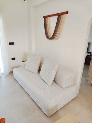 Smart TV, books - Seafront luxury apartment with amazing sunset view 3 (Stavros,Chania)