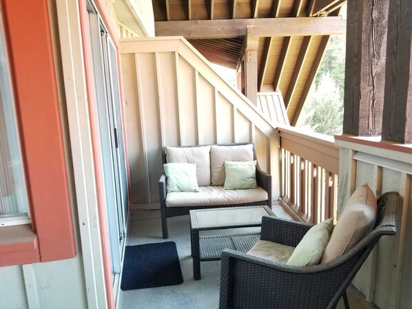 Property grounds - Bright modern 2 bdrm townhouse with pool and hot tub (Whistler)