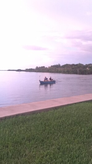 Beach - Paradise!  Gulf beach, On bay, bike, fish, kayak, relax, shop, swim, tennis..... (Longboat Key)