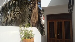 Romantic Double Room | Terrace/patio - La Ruche du Monde (Dakar)