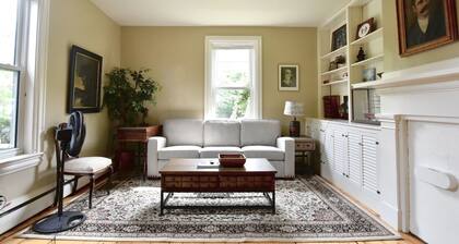 Historical New England 2Bedroom with 2 King beds Brick Building