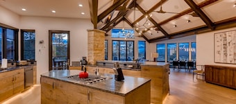Iron Eagle Landing: Virtual Tour, Pet-Friendly, New Construction, Hot Tub