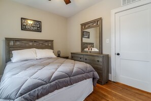 2 bedrooms, desk, iron/ironing board, free WiFi