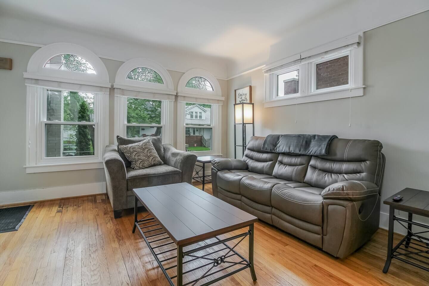 Smart TV, Netflix, Hulu, streaming services