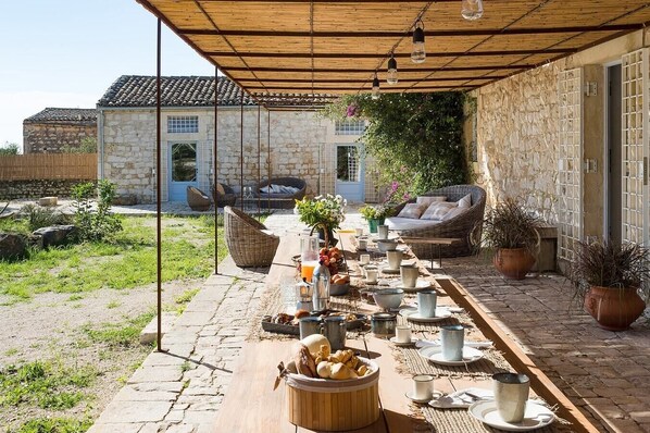 屋外ダイニングエリア