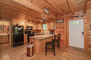 Fridge, microwave, oven, stovetop - Afternoon Delight: S/Secluded, Hot Tub, Game Room, Wifi, near Attractions! (Sevierville)