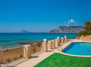Pool - Apartment Ifach - PlusHolidays (Calpe)