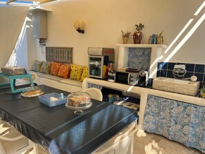 Outdoor dining
