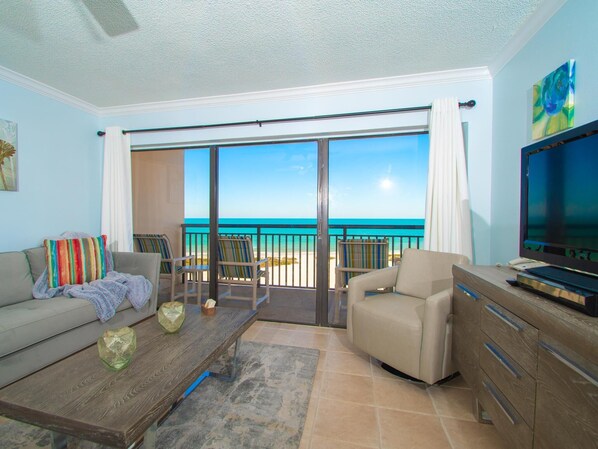 TV - Harbour Light Towers 1105 11th Floor Beachfront Studio at Harbour Light Towers (Clearwater)