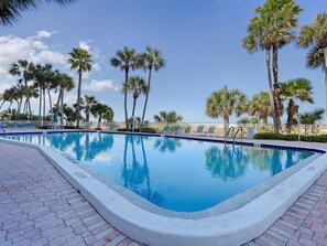 A heated pool - Harbour Light Towers 1105 11th Floor Beachfront Studio at Harbour Light Towers (Clearwater)