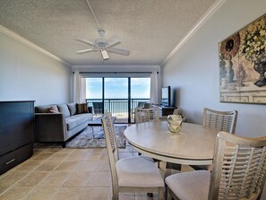 TV - Harbour Light Towers 1105 11th Floor Beachfront Studio at Harbour Light Towers (Clearwater)