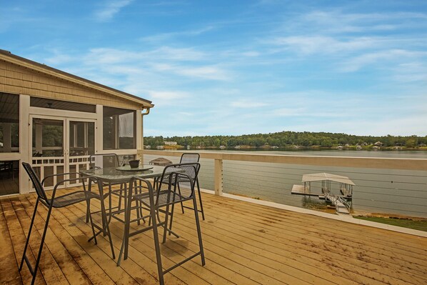 屋外ダイニングエリア