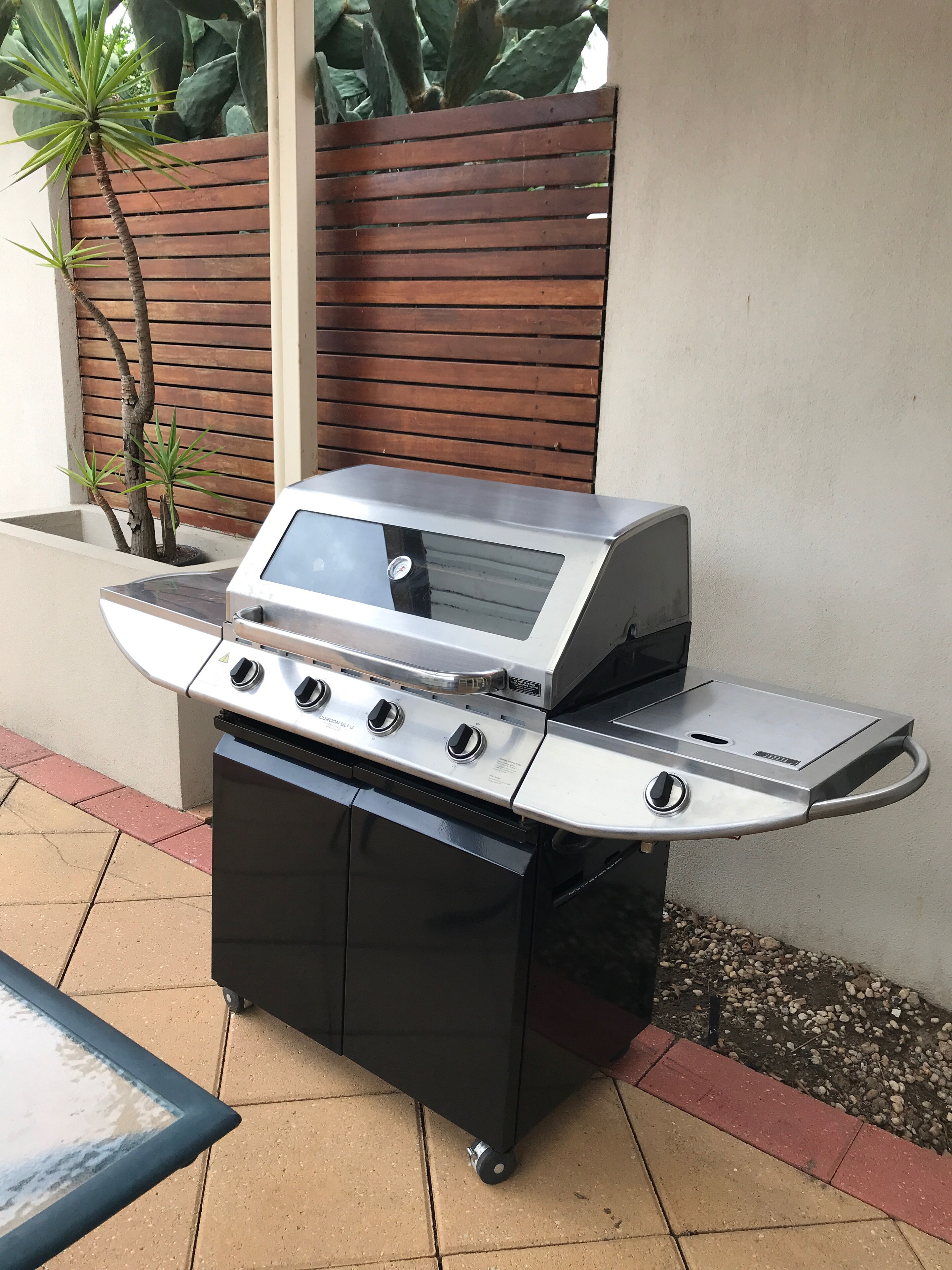 3BR Holiday Home Near CBD- Walk to Flemington Racecourse & Melbourne Showgrounds — image 6