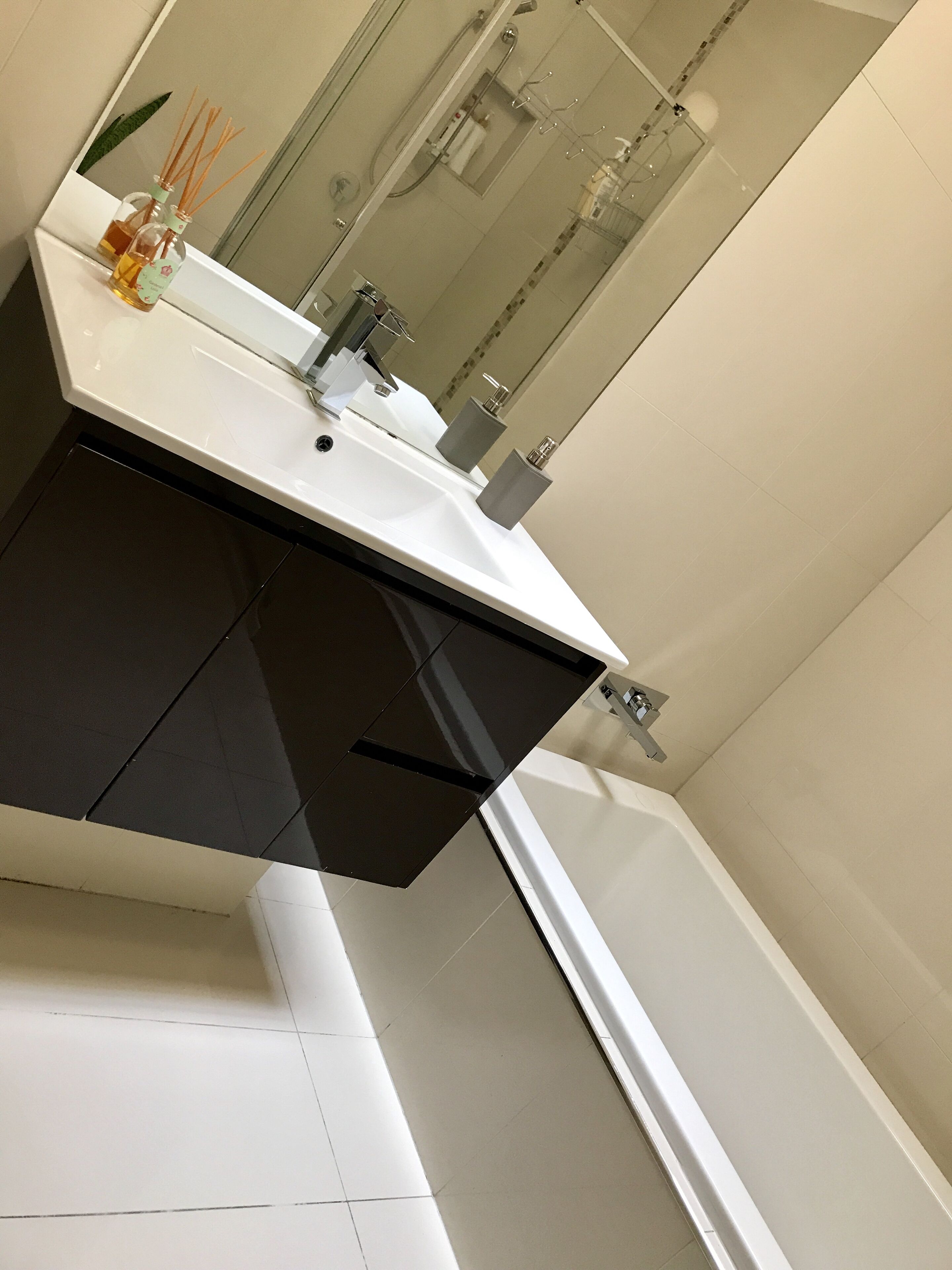 3BR Holiday Home Near CBD- Walk to Flemington Racecourse & Melbourne Showgrounds — image 20