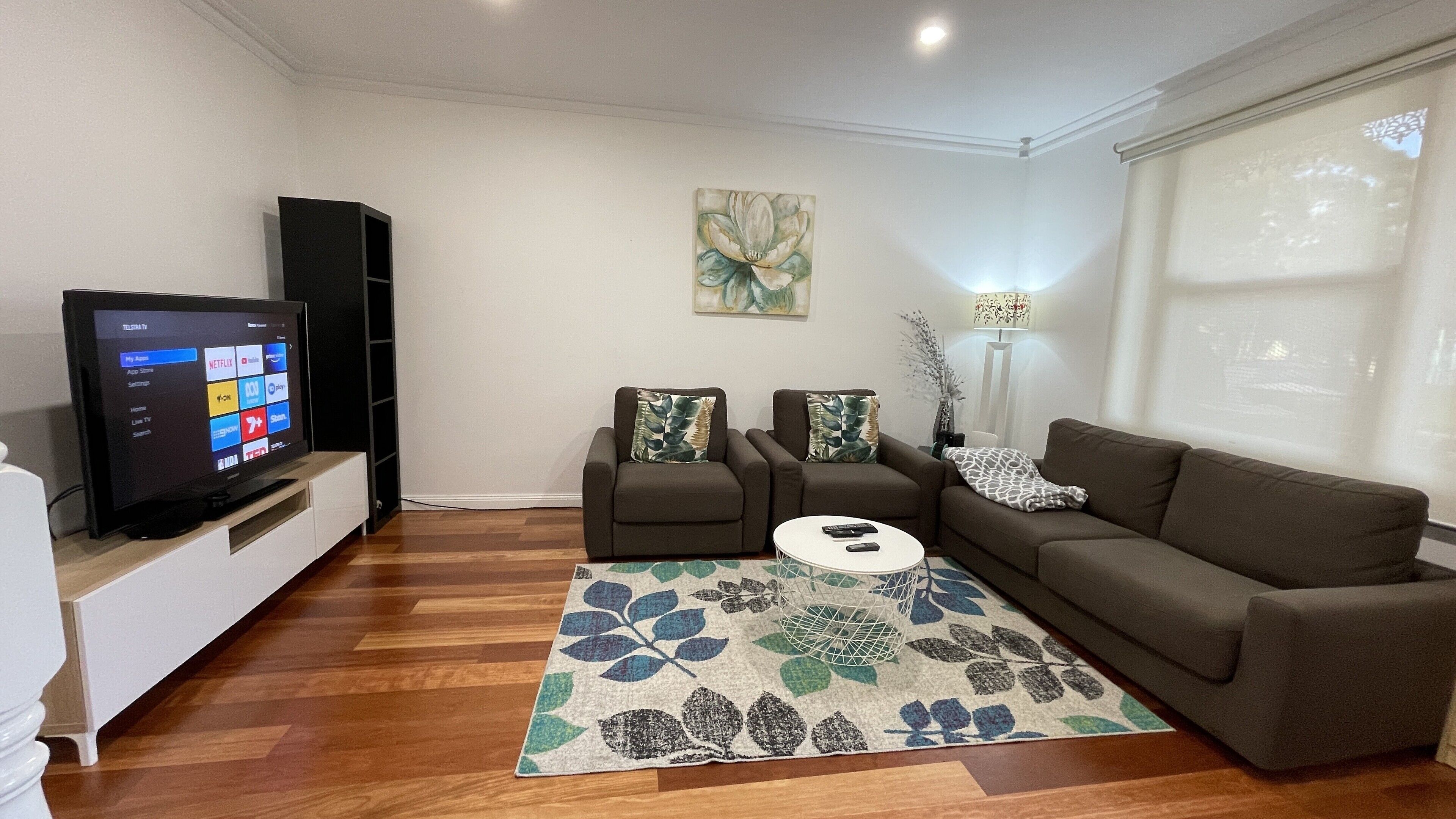 3BR Holiday Home Near CBD- Walk to Flemington Racecourse & Melbourne Showgrounds — image 15