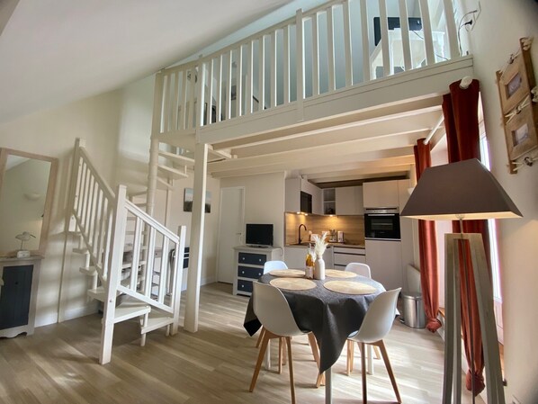 Dining - Cézembre apartment 150 m from the lock beach (Dinard)