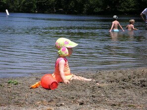 Beach towels - Spacious Cottage Overlooking Bass Harbor with Sweeping Front Lawn (Bass Harbor)