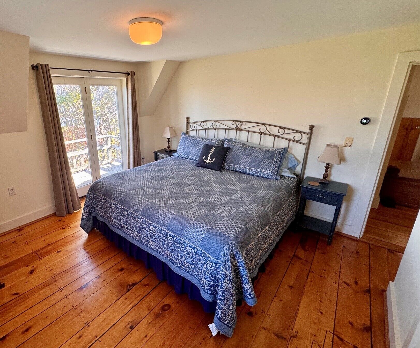 3 bedrooms, iron/ironing board, travel crib, free WiFi