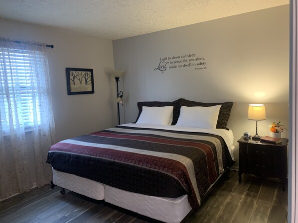 2 makuuhuonetta, silitysrauta/-lauta, Wi-Fi, vuodevaatteet