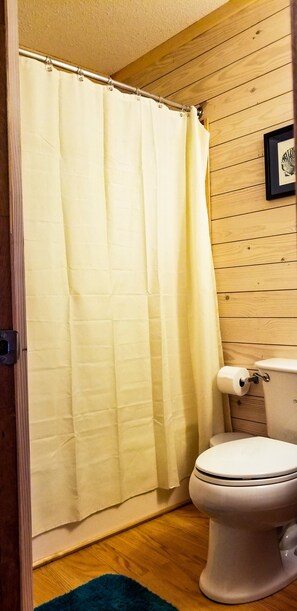 Towels, shampoo, toilet paper - A "Peace" of Paradise- walk to beach! (Kitty Hawk)