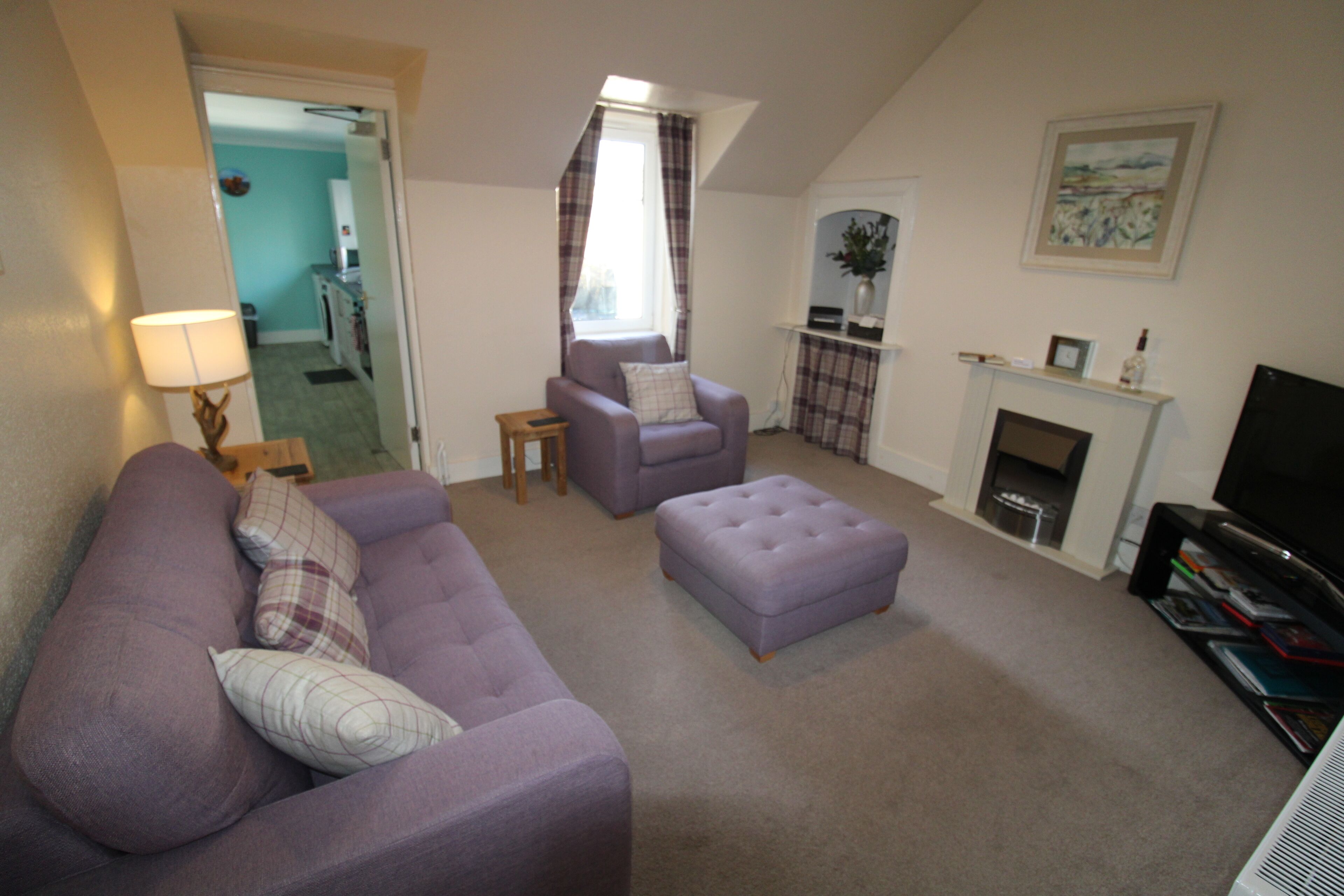 Studio (The Stuart) | Ruang tamu | 45 inci sebuah televisyen pintar dengan digital, TV, Netflix