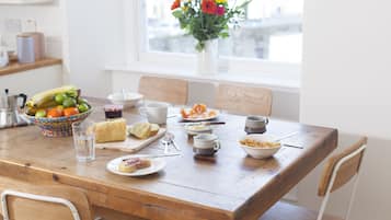 Cottage, 3 Bedrooms | Laptop workspace, iron/ironing board