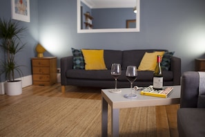 Laptop workspace, iron/ironing board - The Salt House (Ilfracombe)