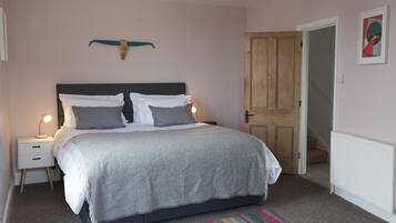 Cottage, 3 Bedrooms | Laptop workspace, iron/ironing board