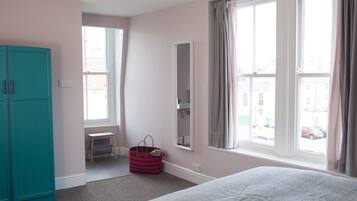 Mökki, 3 makuuhuonetta | Kannettavalle tietokoneelle sopiva työtila, silitysrauta/-lauta