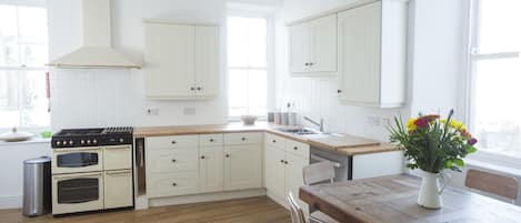 Cottage, 3 camere da letto | Cucina privata | Frigorifero, microonde, forno, piano cottura