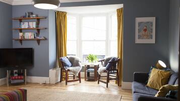 Cottage, 3 Bedrooms | Laptop workspace, iron/ironing board