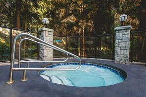 Outdoor spa tub - Pet-Friendly | Free Ski Shuttle + Hot Tub Access (Whistler)