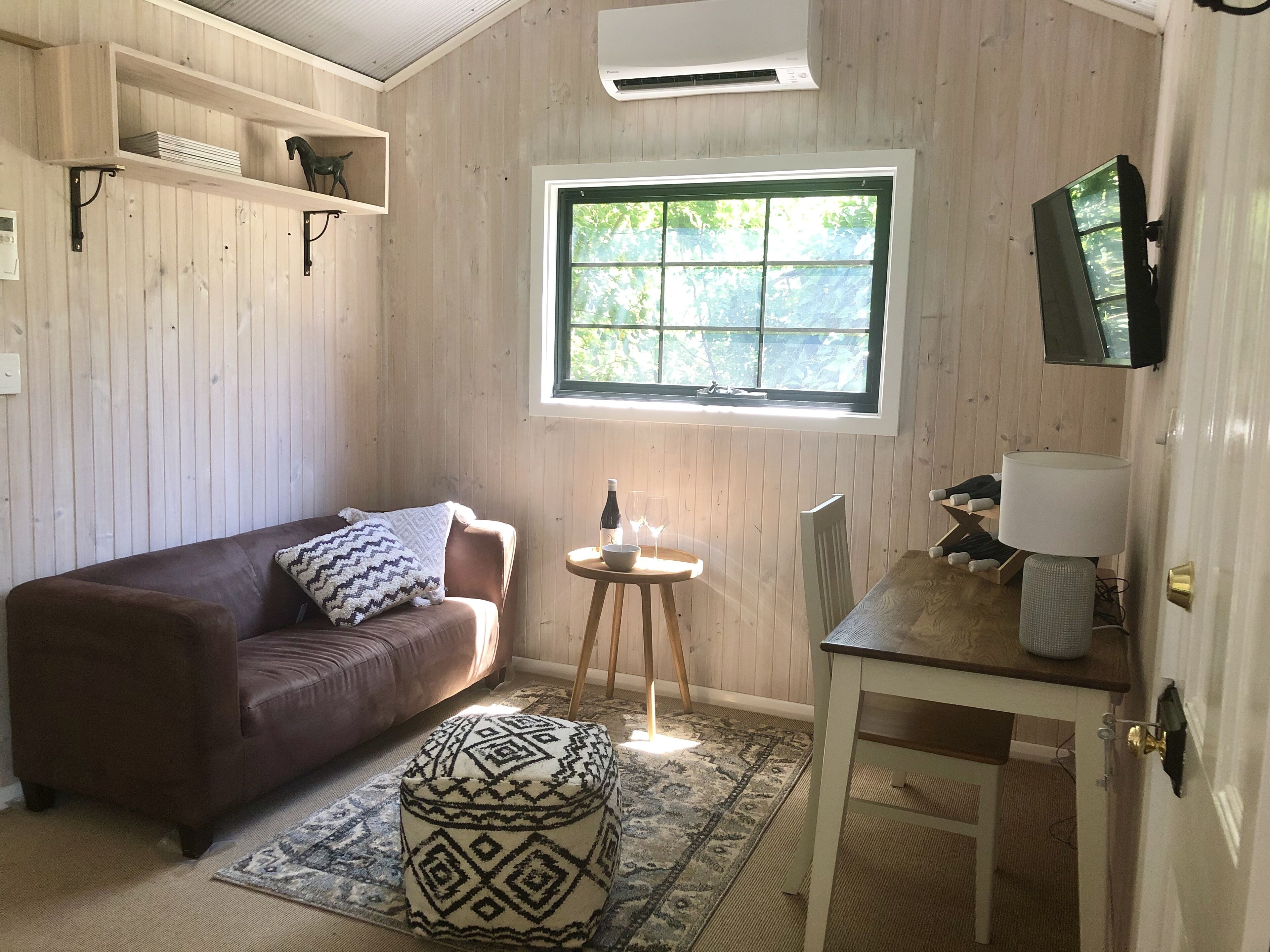 Winemaker's Hut - the idyllic weekend break away — image 2