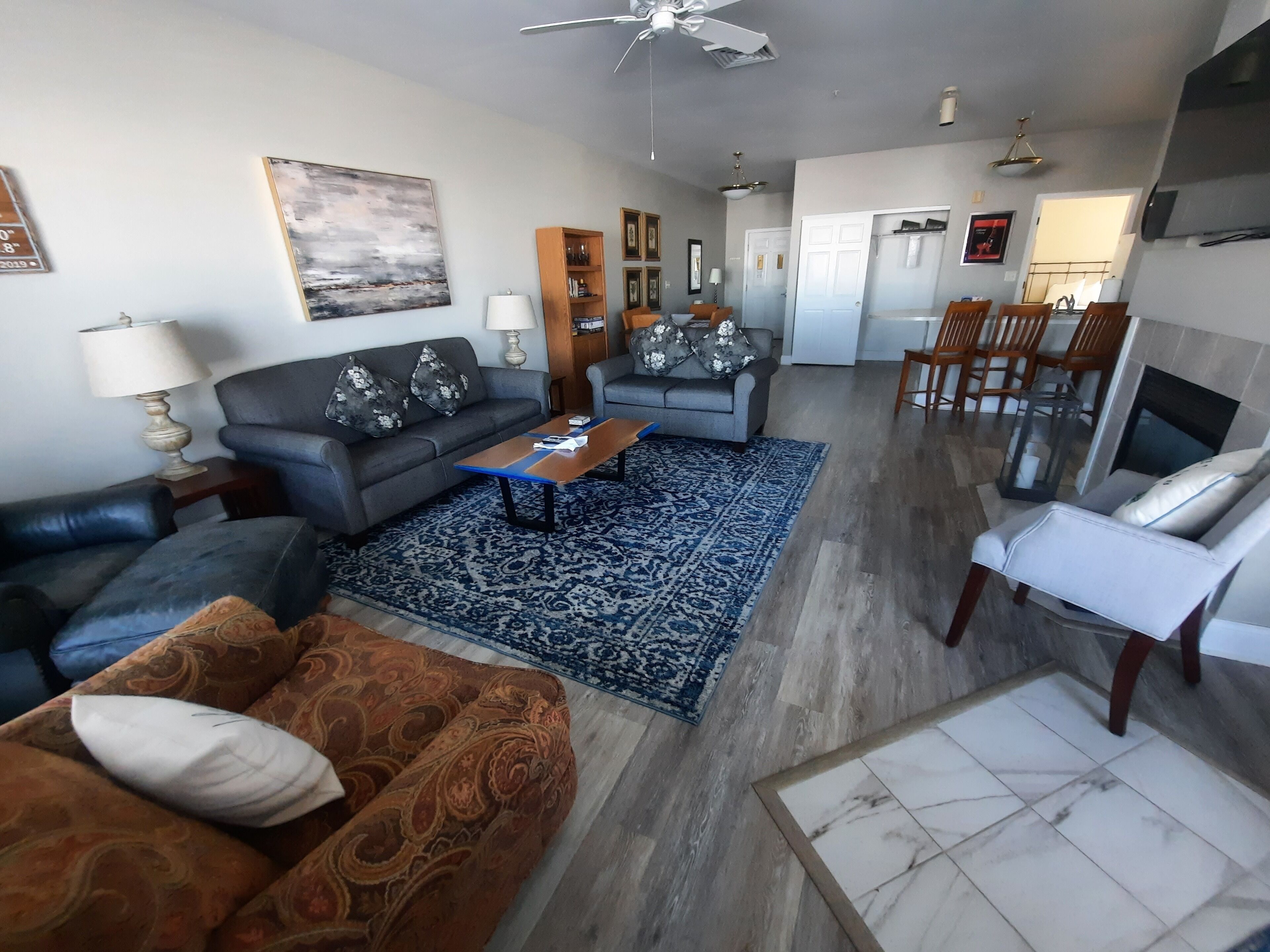 109- Premium Lakefront Condo