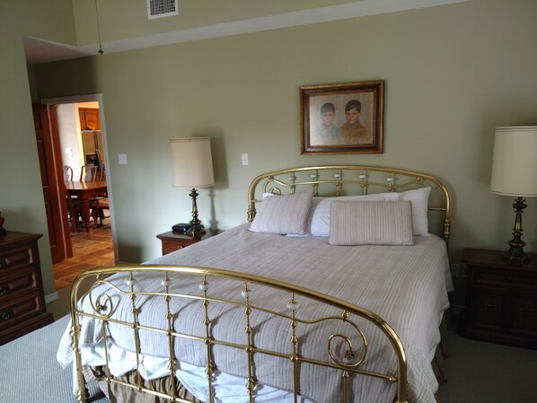 3 عدّة غرف نوم ومكتب وواي فاي وملاءات أسرّة