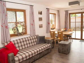 TV, table tennis - Ferienwohnung 2 "Kesselalm" für 2 Personen mit Terrasse, 51 m² (Inzell)