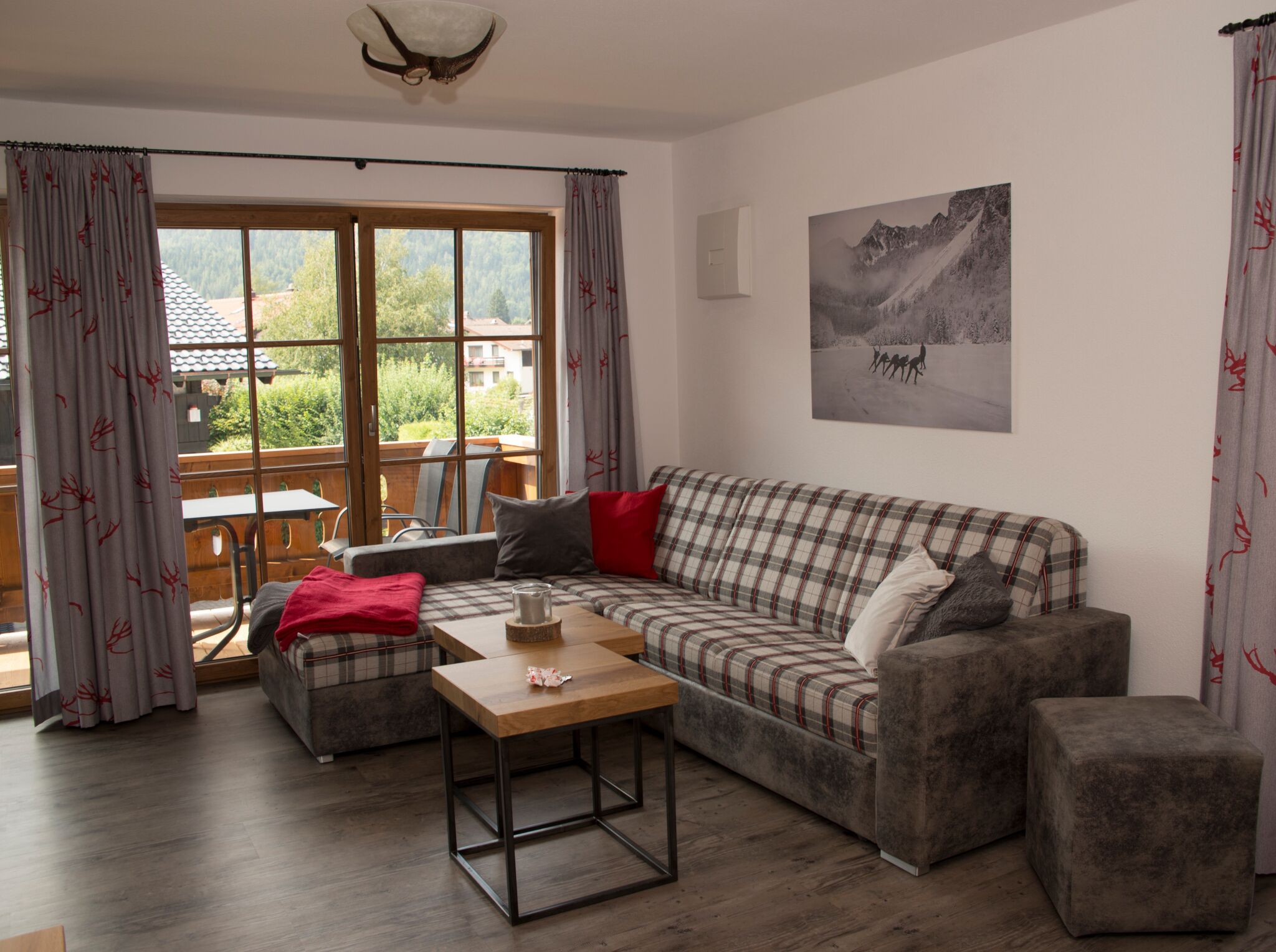 Fernseher, Tischtennisplatte