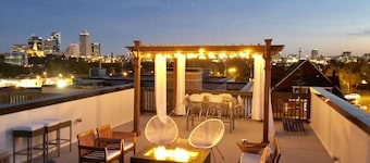 ★INSPIRE HOUSE★ Bachelor-ette Rooftop Sky Terrace! 1M to Broadway, 9 beds
