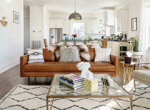 电视、壁炉、书、音乐库