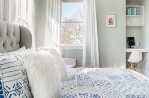 3 bedrooms, iron/ironing board, WiFi, bed sheets - ★INSPIRE HOUSE★ Bachelor-ette Rooftop Sky Terrace! 1M to Broadway, 9 beds (Nashville)