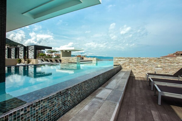Outdoor pool, an infinity pool