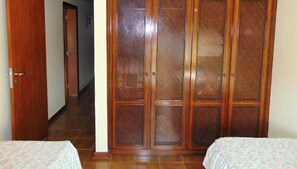 5 bedrooms, iron/ironing board, free WiFi, wheelchair access