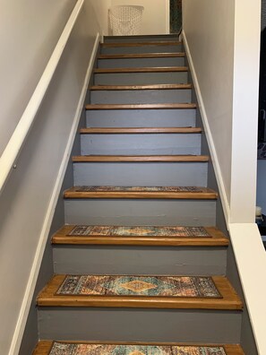 A staircase with wooden steps and a patterned carpet runner. - Ezekiel's Getaway side 2 near Ark Encounter (Williamstown)