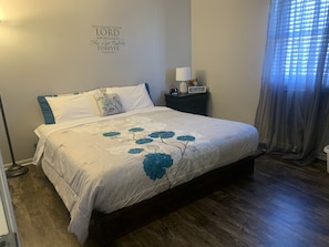 2 bedrooms, iron/ironing board, WiFi, bed sheets - Ezekiel's Getaway side 2 near Ark Encounter (Williamstown)