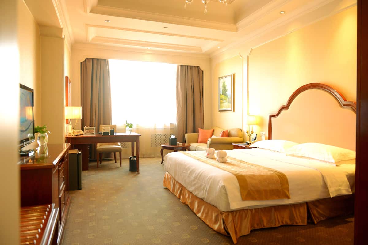 Premium bedding, minibar, in-room safe, desk