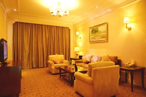 Deluxe Suite | Premium bedding, minibar, in-room safe, desk