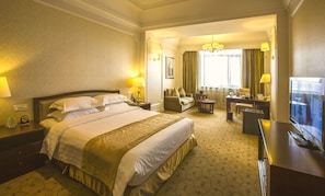 Business Double Room | Premium bedding, minibar, in-room safe, desk
