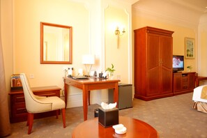 Deluxe Twin Room, Non Smoking | Premium bedding, minibar, in-room safe, desk - DaXingAnLing Jinma Palace (Hulunbuir)