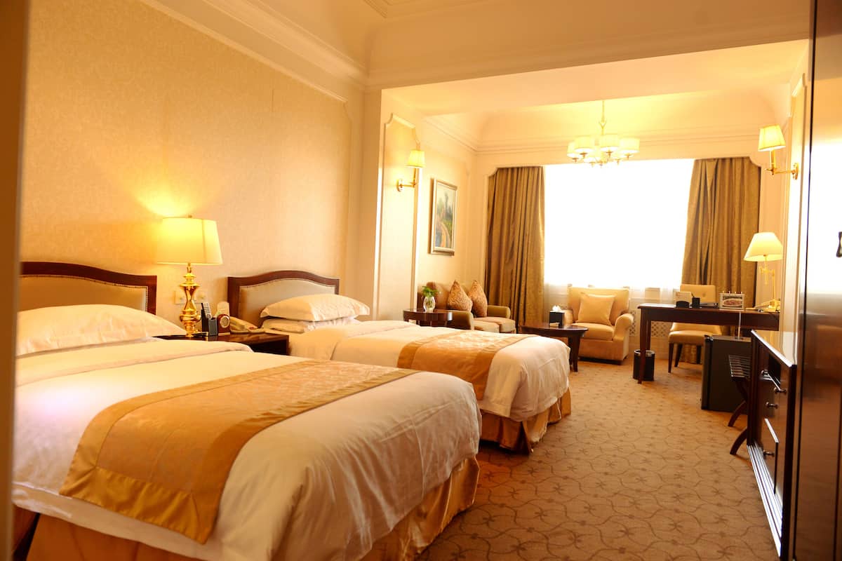 Phòng 2 giường đơn Business, không hút thuốc | Bộ đồ giường cao cấp, minibar, két bảo mật tại phòng, bàn