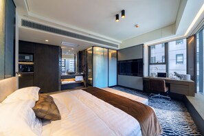 Coffres-forts dans les chambres, bureau, fer et planche à repasser